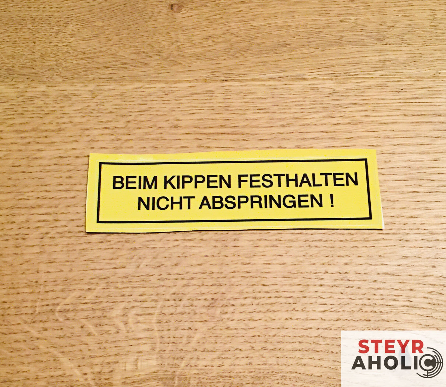 Aufkleber "Beim Kippen festhalten"